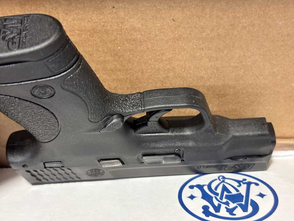 Smith and Wesson M&P M&P40 Shield .40 S&W W/ Orig Box & 2 mags-img-4