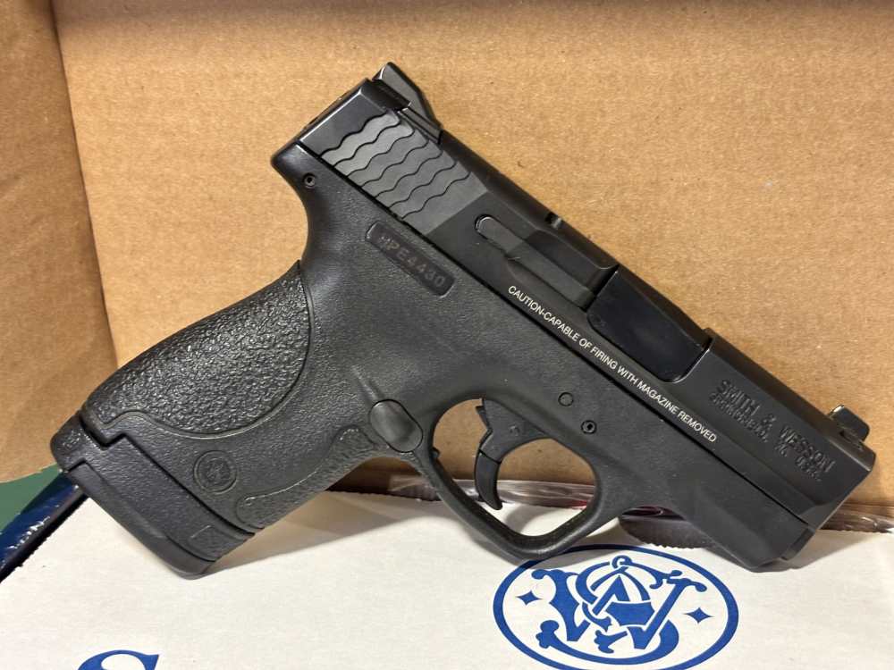 Smith and Wesson M&P M&P40 Shield .40 S&W W/ Orig Box & 2 mags-img-1