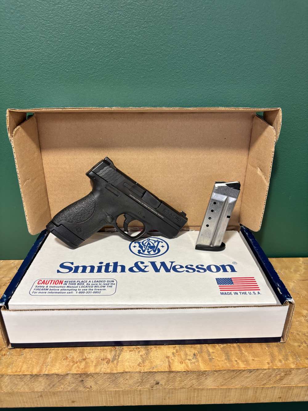 Smith and Wesson M&P M&P40 Shield .40 S&W W/ Orig Box & 2 mags-img-0
