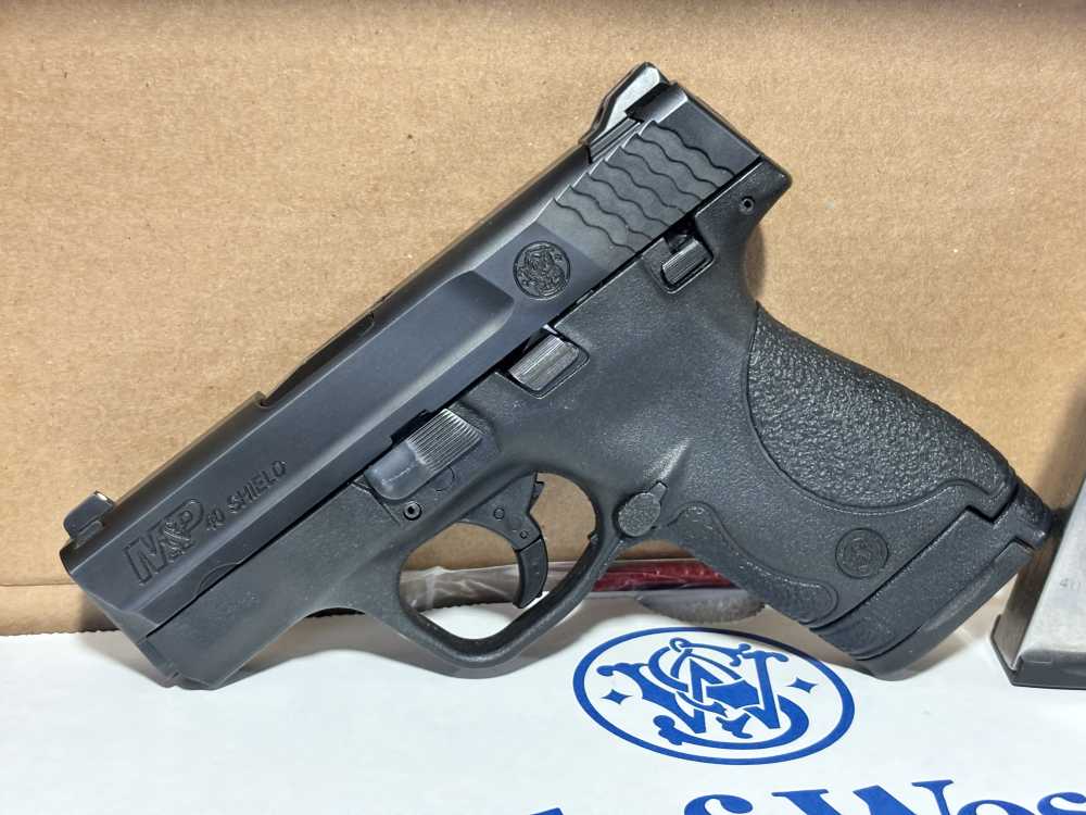 Smith and Wesson M&P M&P40 Shield .40 S&W W/ Orig Box & 2 mags-img-2