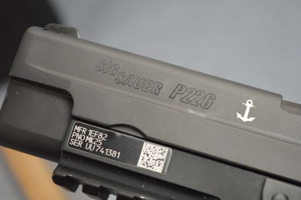 Sig Sauer P226 Mk 25 USN Navy Seal 2x 15rd Box-img-8