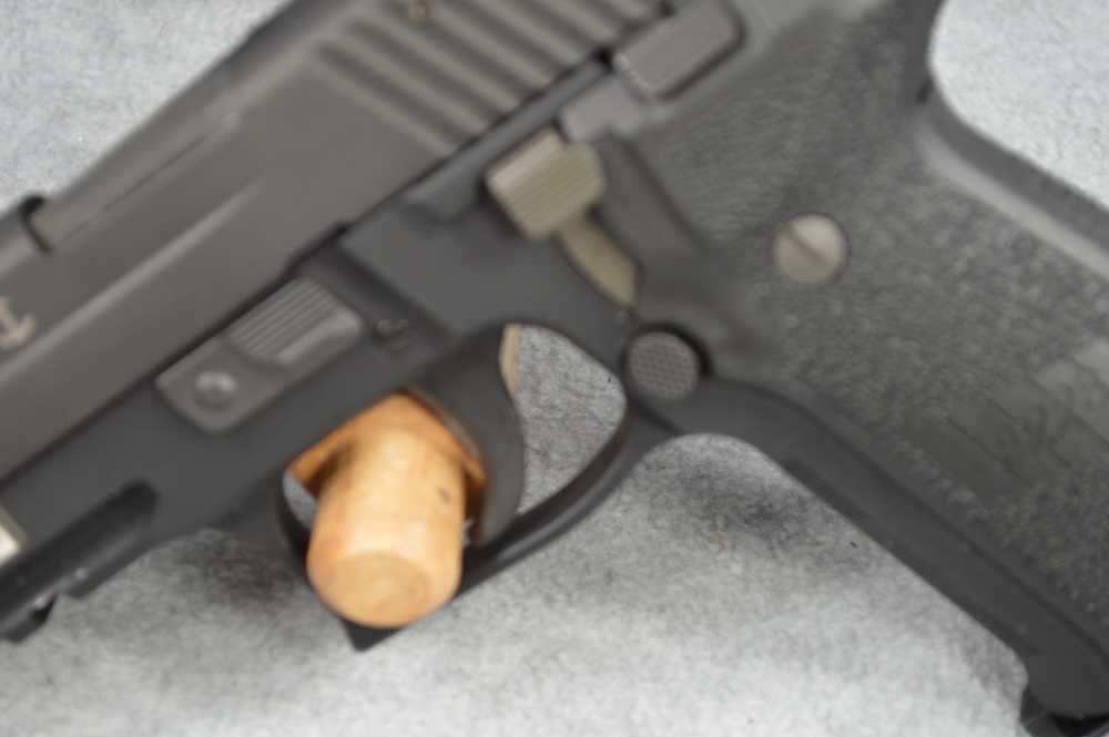 Sig Sauer P226 Mk 25 USN Navy Seal 2x 15rd Box-img-3