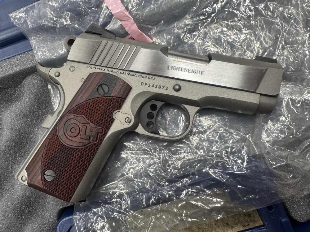 Colt Defender Lightweight stainless steel 45ACP DISPLAY MODEL WITH BOX-img-3