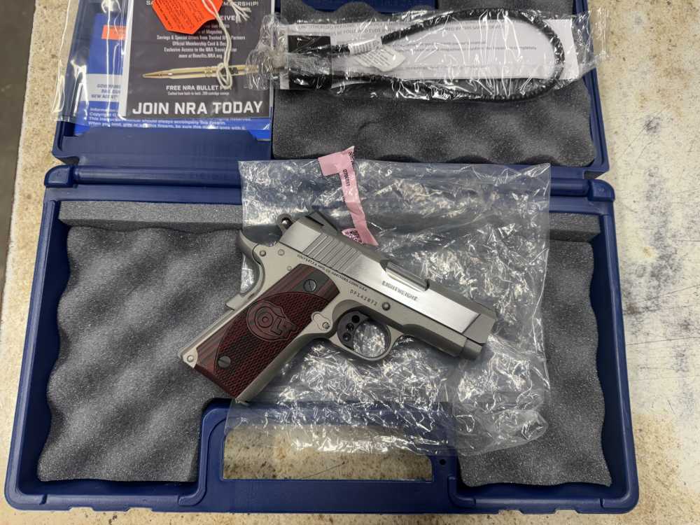 Colt Defender Lightweight stainless steel 45ACP DISPLAY MODEL WITH BOX-img-1