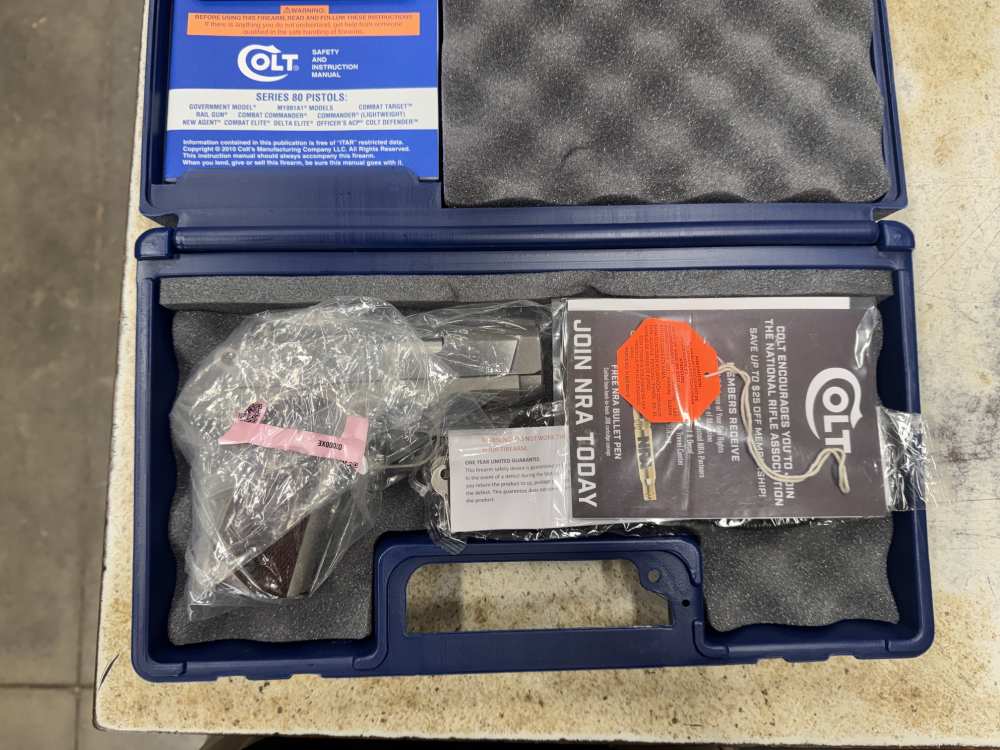 Colt Defender Lightweight stainless steel 45ACP DISPLAY MODEL WITH BOX-img-11