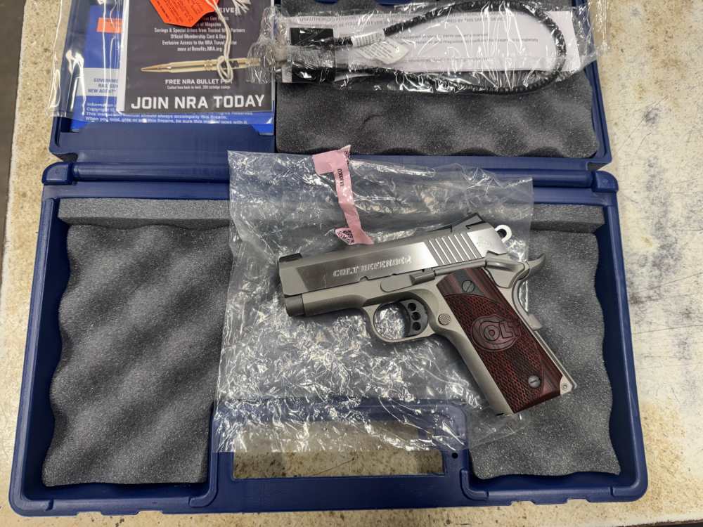 Colt Defender Lightweight stainless steel 45ACP DISPLAY MODEL WITH BOX-img-0