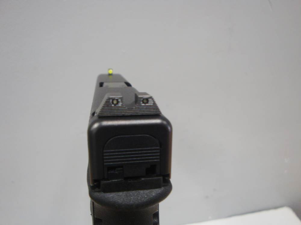 Glock 17 Gen4 9MM Pistol w/ 2 Hi-Cap Mags Trijicon Night Sights 99%-img-11