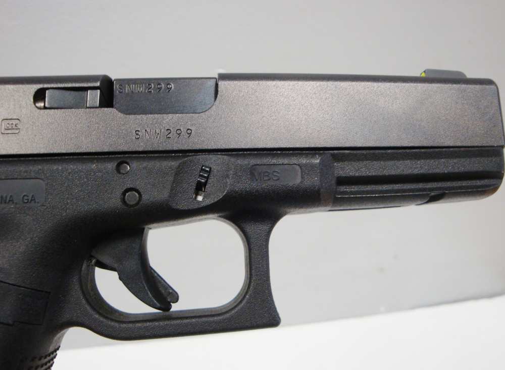 Glock 17 Gen4 9MM Pistol w/ 2 Hi-Cap Mags Trijicon Night Sights 99%-img-3