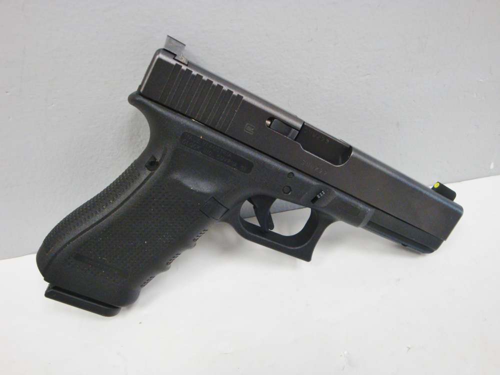 Glock 17 Gen4 9MM Pistol w/ 2 Hi-Cap Mags Trijicon Night Sights 99%-img-2