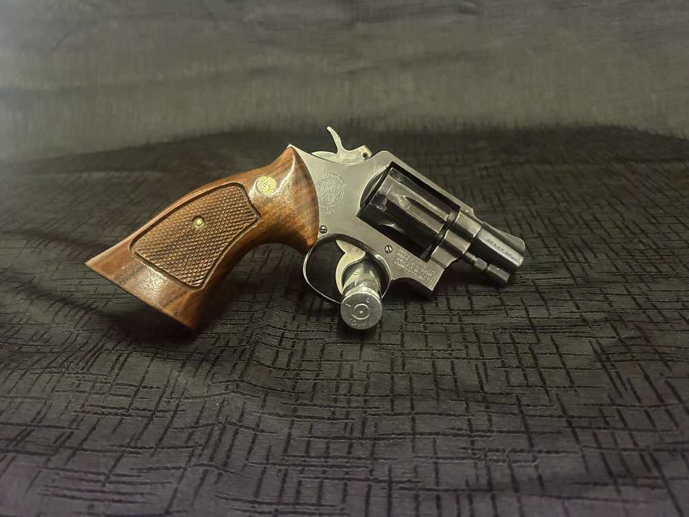 Smith and Wesson Model 10-5 38spl-img-0