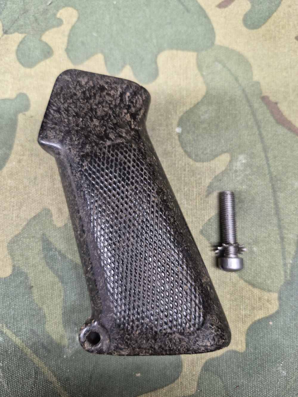 1960s COLT M16A1 M16 Pistol Grip — C & WHEEL — Plus Original grip Screw !-img-1