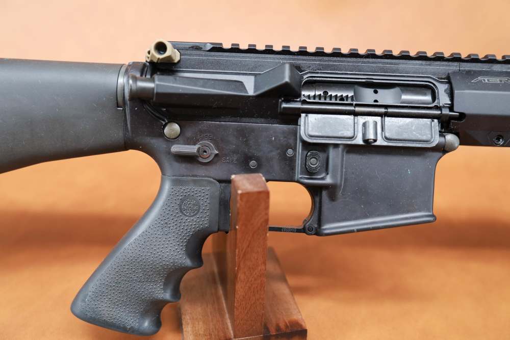 Bushmaster XM15-E2S - 5.56mm NATO - 18" Barrel - .01/NR-img-4