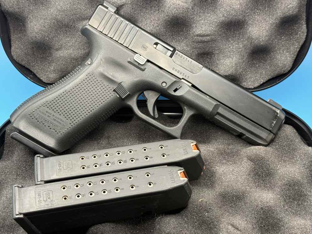 Glock 17 Gen 5 9mm Police Trade-in G17 Ameriglo Night Sights-img-1