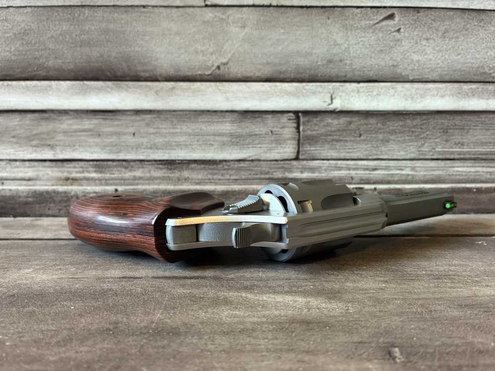NIB CHARTER ARMS THE PROFESSIONAL IV 32 H&R MAG In Stock-img-8