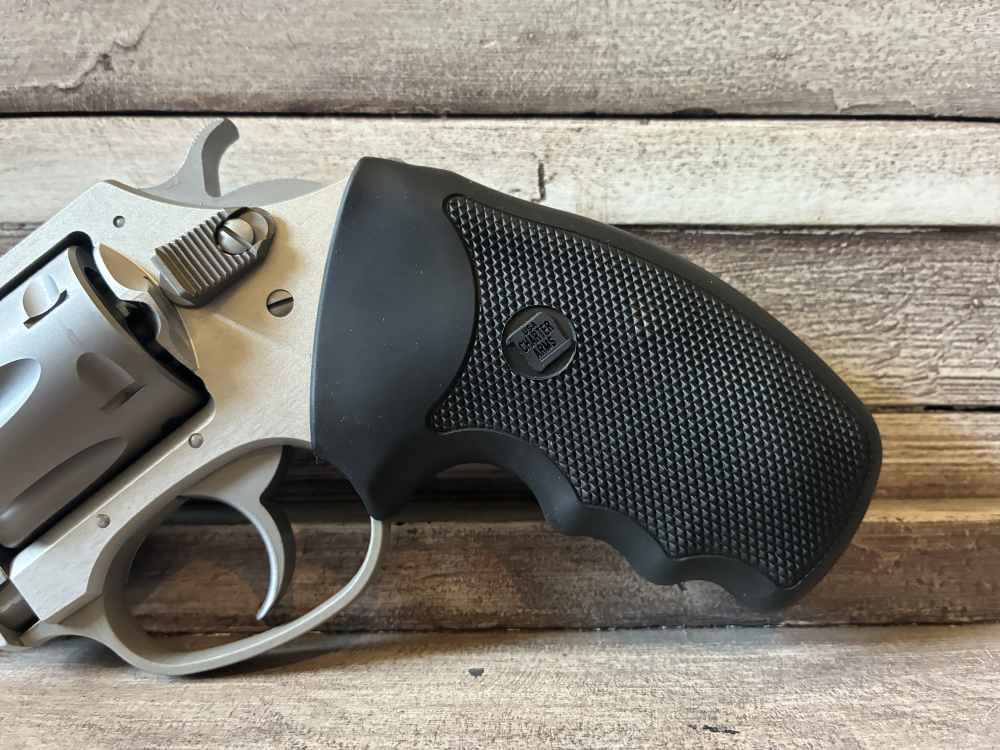 NIB Charter Arms Undercoverette 32 H&R Mag 6 Shot In Stock-img-6