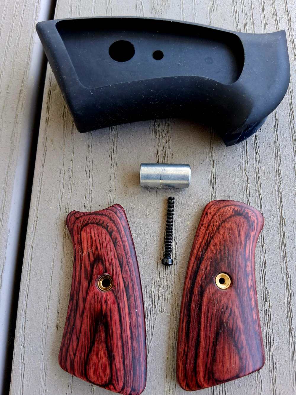 Ruger gp100 original grips-img-2