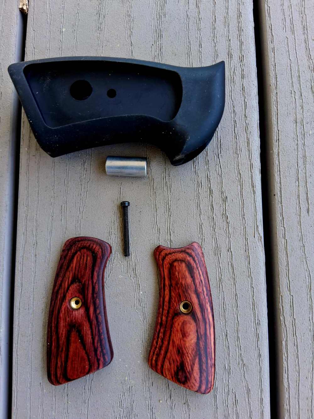 Ruger gp100 original grips-img-1