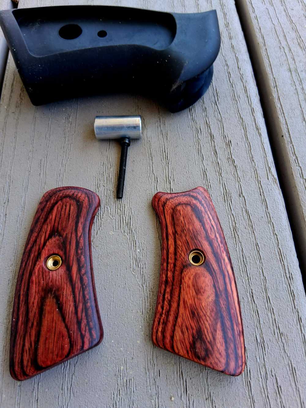 Ruger gp100 original grips-img-0