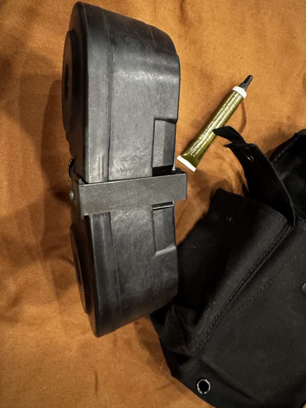 Original Beta C-MAG 100-Round Twin-Drum Magazine System - 5.56/.223 - Pouch-img-2