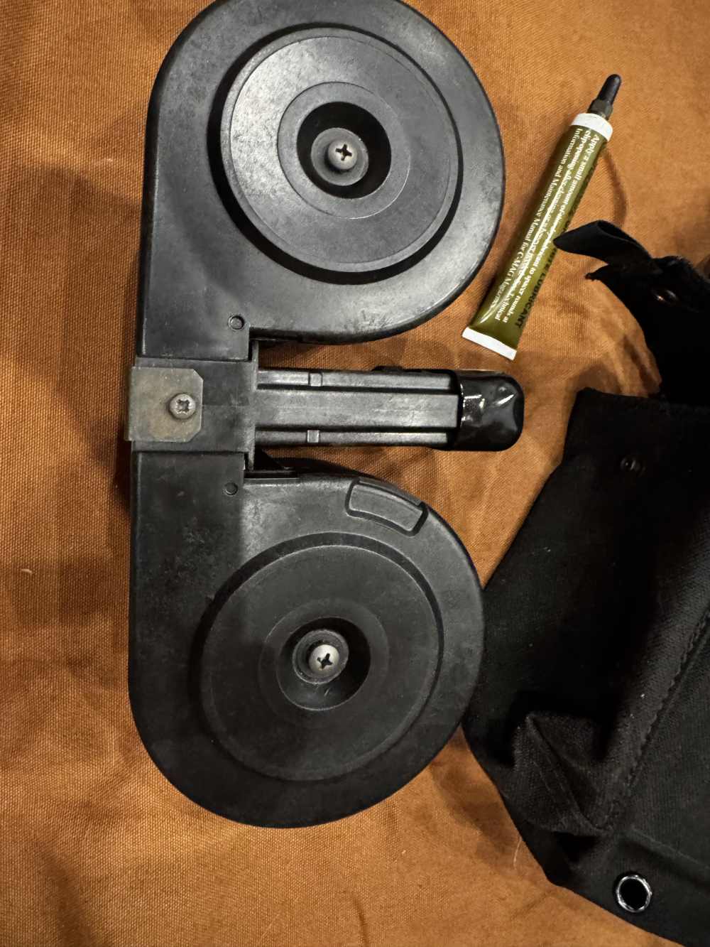 Original Beta C-MAG 100-Round Twin-Drum Magazine System - 5.56/.223 - Pouch-img-3