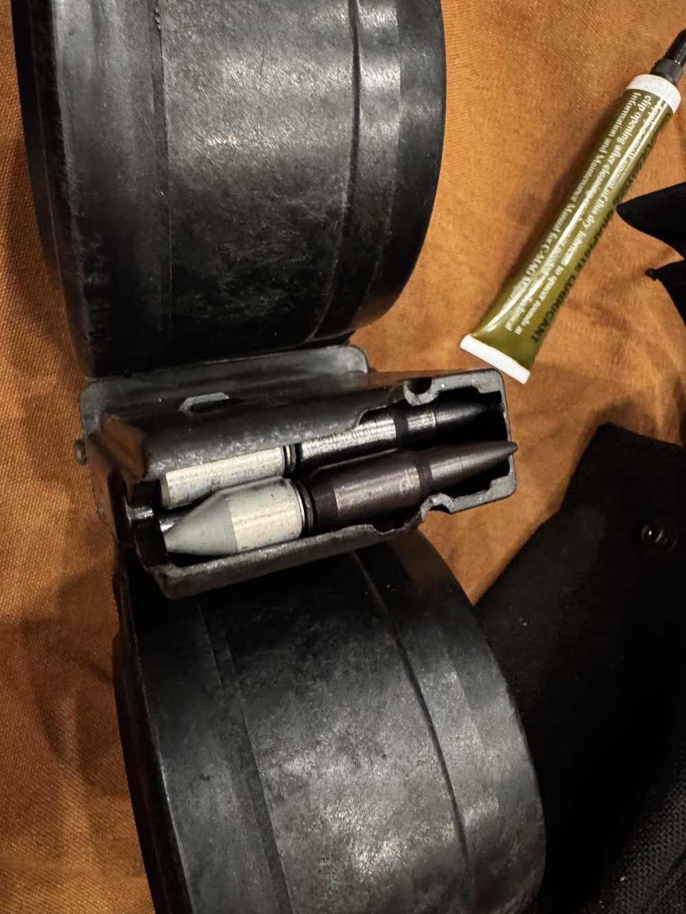 Original Beta C-MAG 100-Round Twin-Drum Magazine System - 5.56/.223 - Pouch-img-4