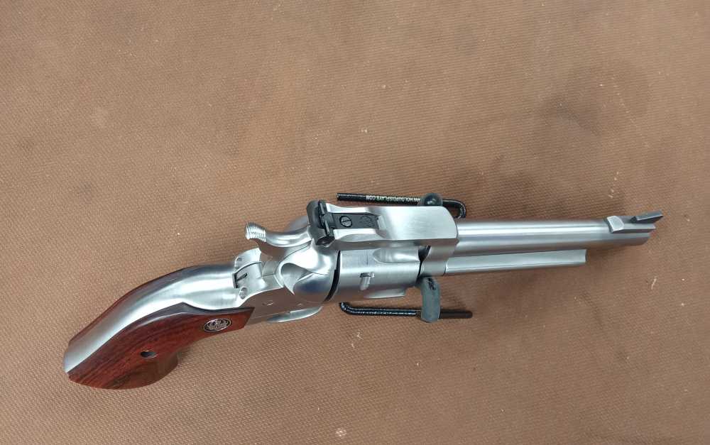 Ruger New Model Blackhawk .357 Mag Revolver -img-11