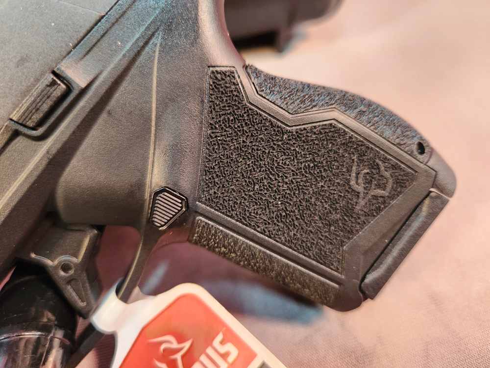 TAURUS GX4 9MM NEW! PENNY AUCTION!-img-1