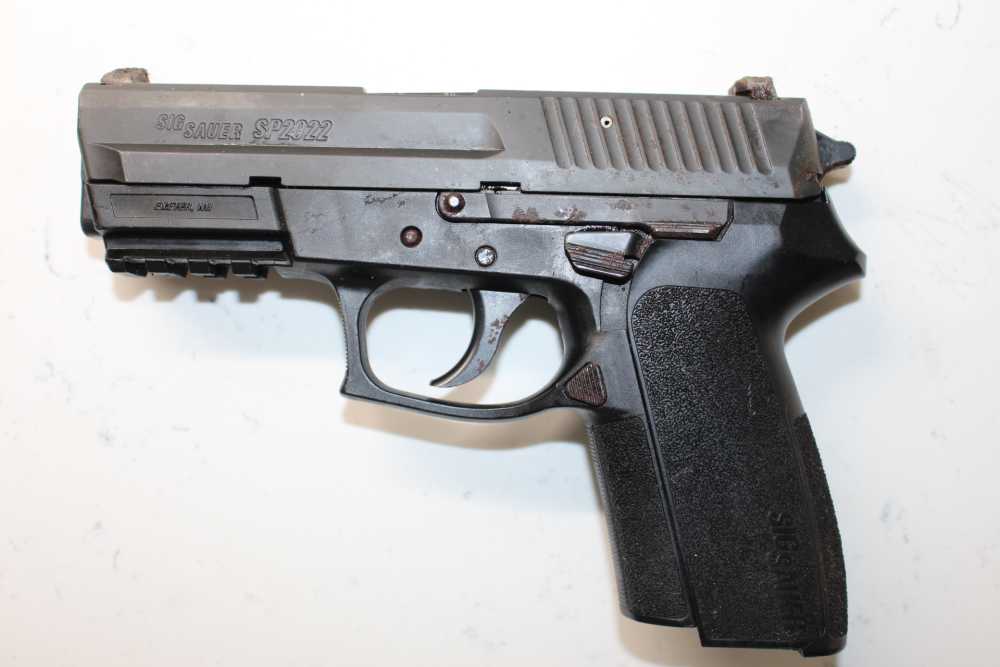Sig Sauer SP2022 40 S&W  Gunsmith Special/Parts  No Reserve-img-1