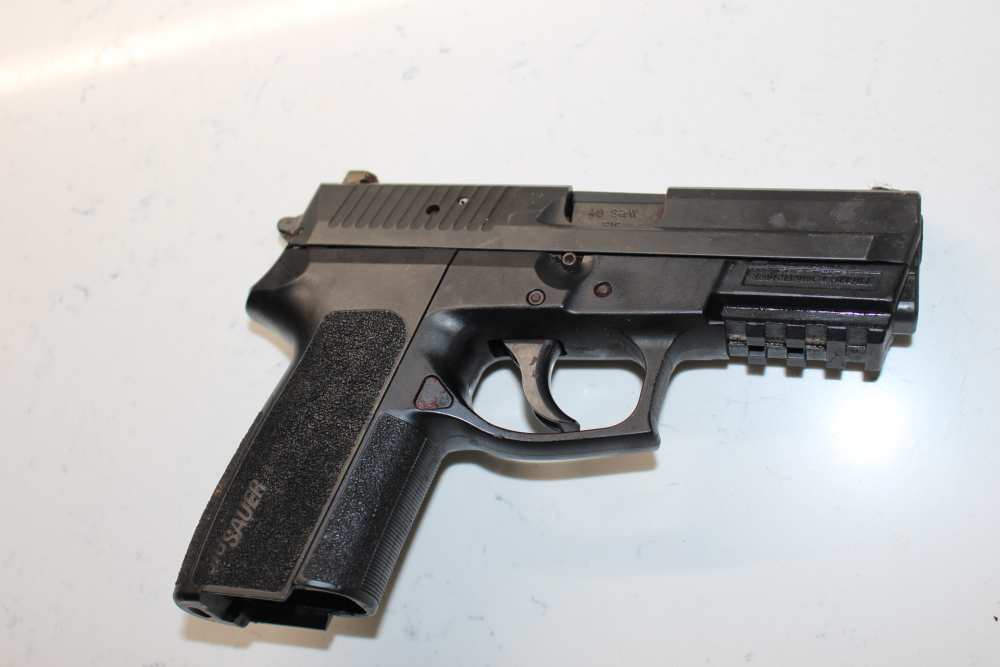Sig Sauer SP2022 40 S&W  Gunsmith Special/Parts  No Reserve-img-7