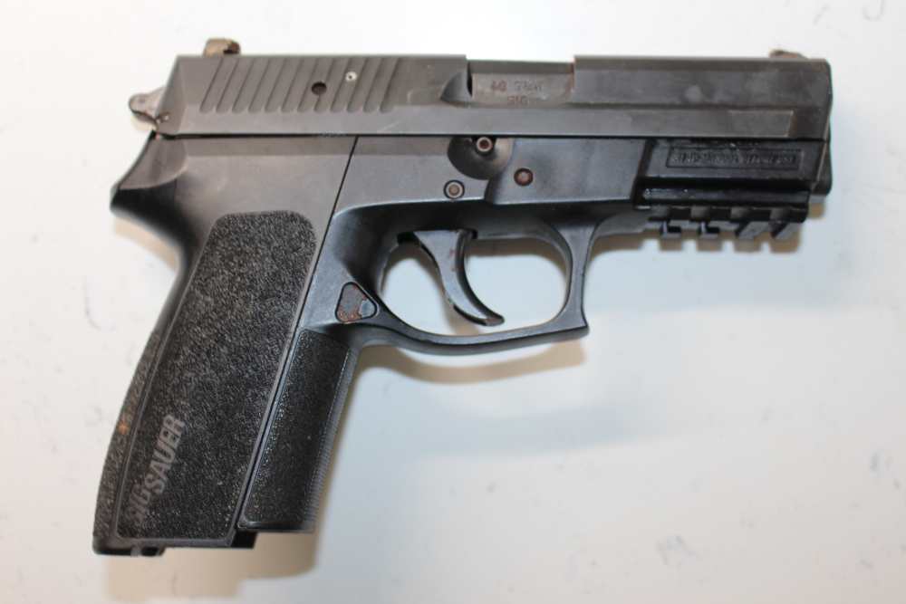 Sig Sauer SP2022 40 S&W  Gunsmith Special/Parts  No Reserve-img-0