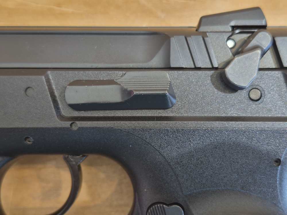 Magnum Research Baby Eagle III 9mm Full Size BE99153RL +2 Mags-img-13