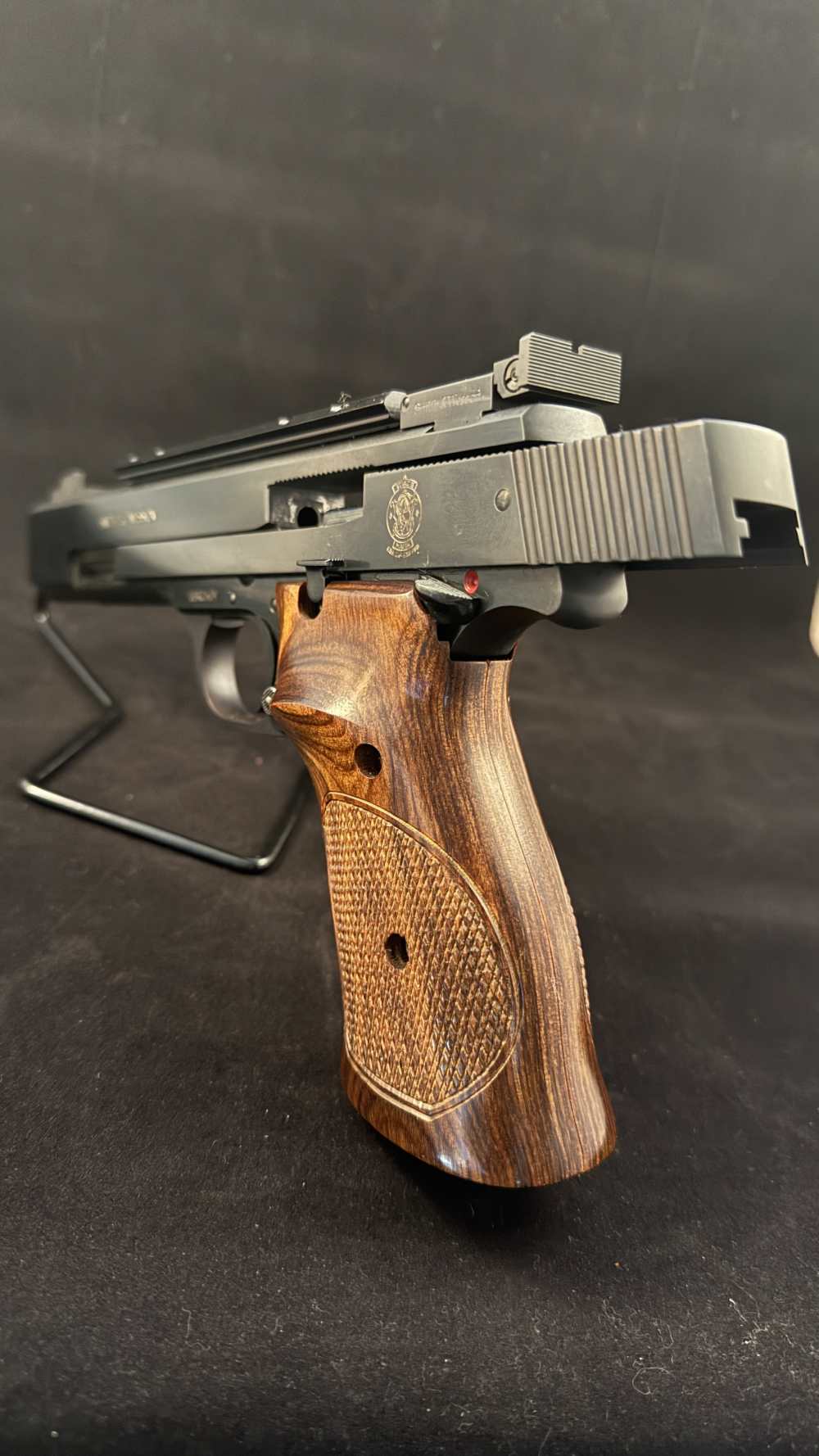 Smith & Wesson Model 41 .22 LR Target Pistol 5.5" Barrel Wood Grips-img-3