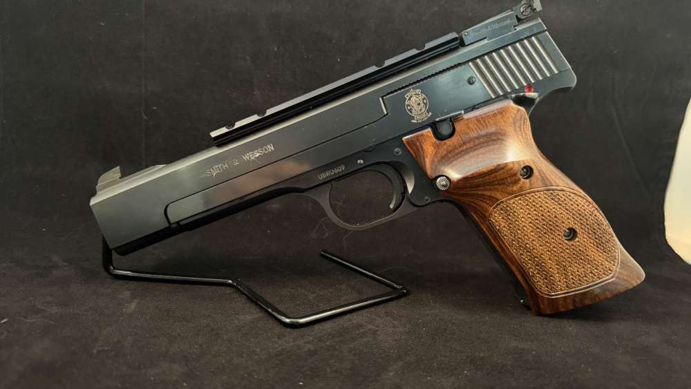 Smith & Wesson Model 41 .22 LR Target Pistol 5.5" Barrel Wood Grips-img-0