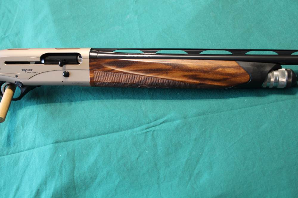 Beretta A400 Xplor 28gauge with extras, like new in factory case.-img-1
