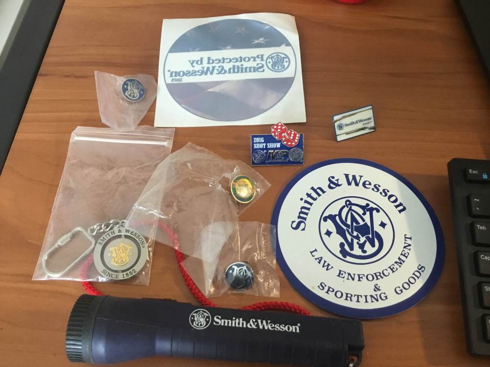 9 RARE S&W collectible items All mint and unused (SW8)-img-0