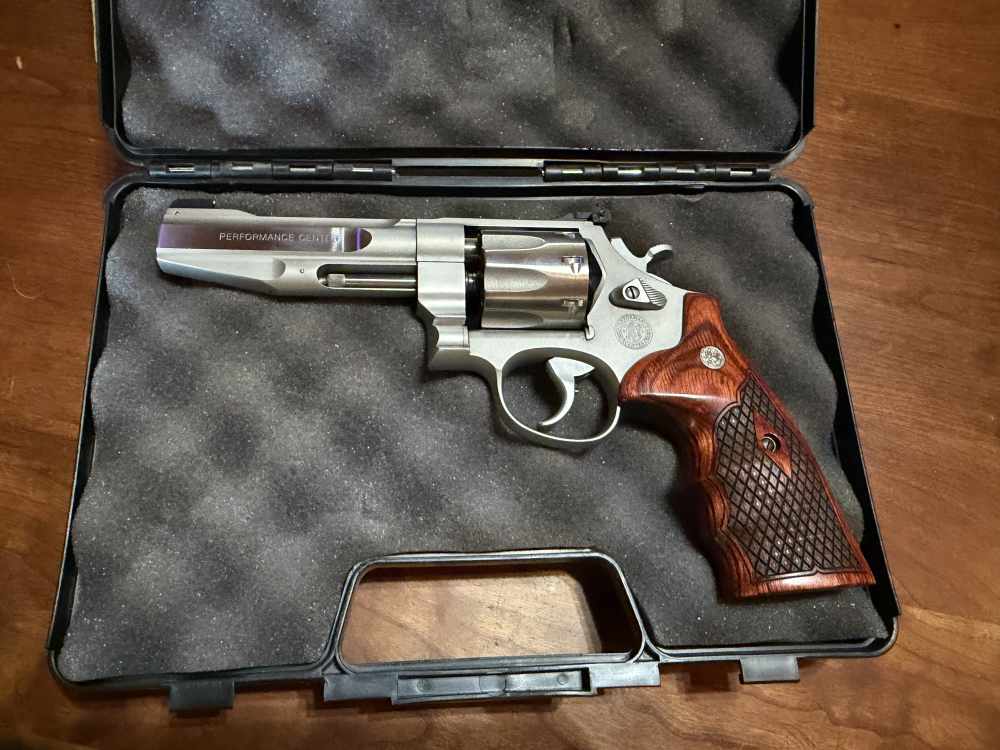 Smith & Wesson 627 PC Lew Horton 8 Time 8 Shot .357 Magnum 1 of 600-img-0