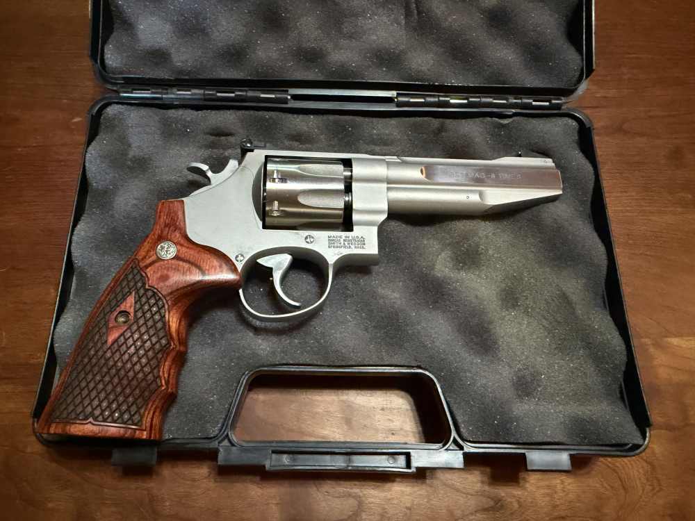 Smith & Wesson 627 PC Lew Horton 8 Time 8 Shot .357 Magnum 1 of 600-img-1