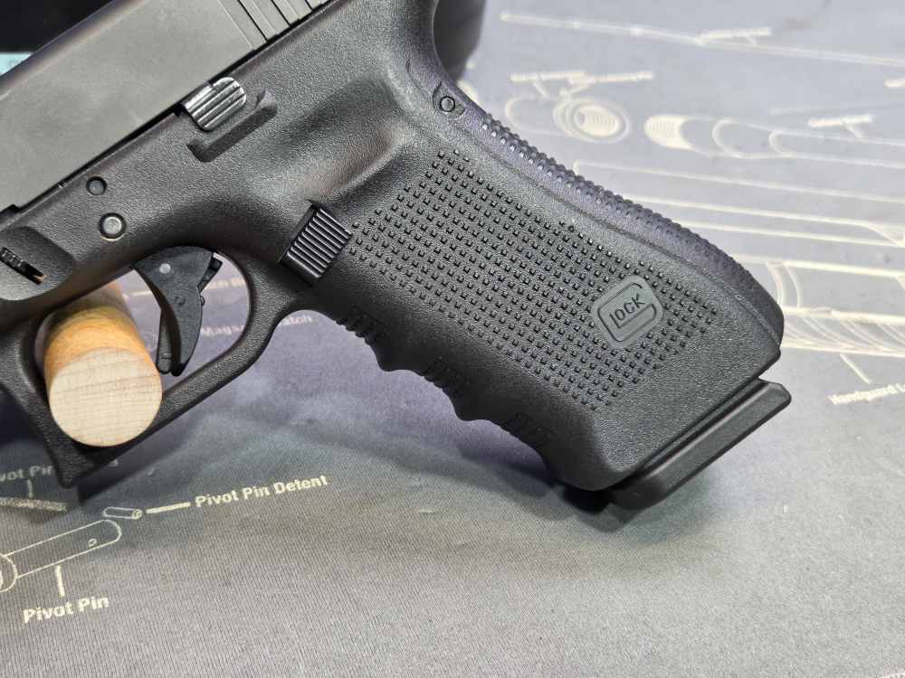 Blue Label Glock 17 Gen 4 9mm Semi-Automatic Pistol 17 Round-img-9