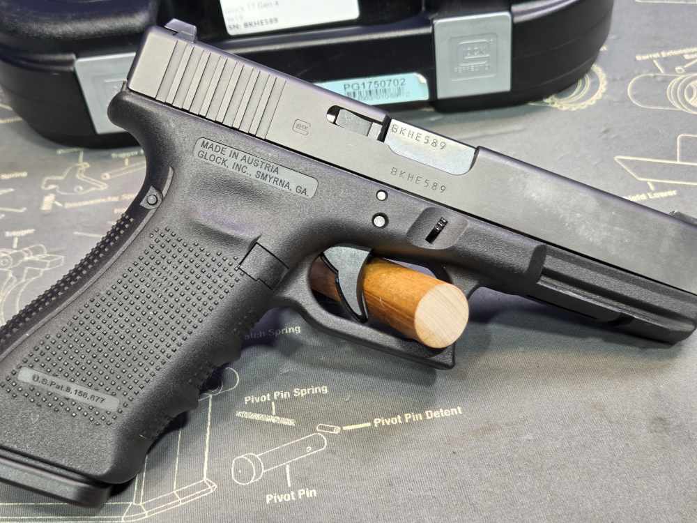 Blue Label Glock 17 Gen 4 9mm Semi-Automatic Pistol 17 Round-img-4
