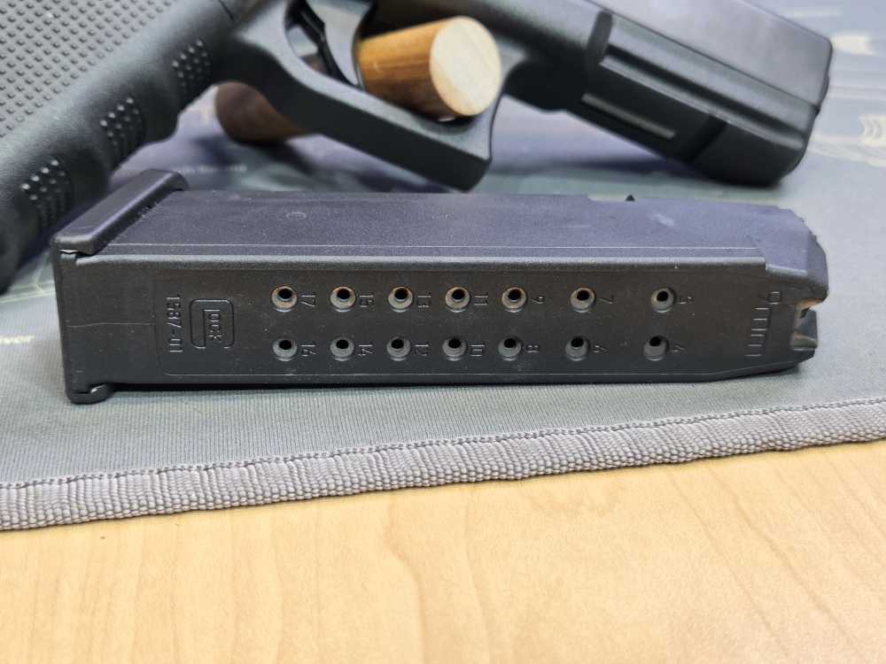 Blue Label Glock 17 Gen 4 9mm Semi-Automatic Pistol 17 Round-img-5