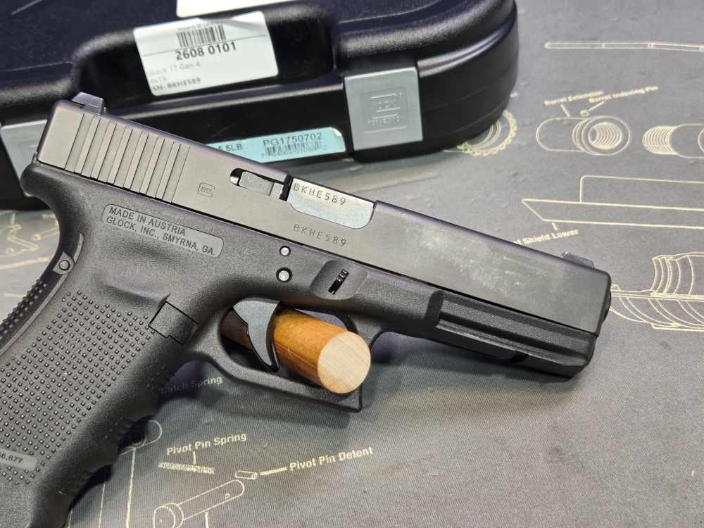 Blue Label Glock 17 Gen 4 9mm Semi-Automatic Pistol 17 Round-img-3
