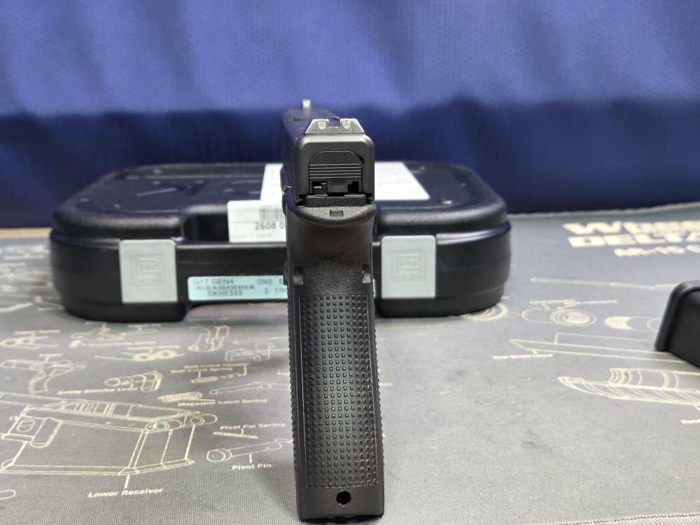 Blue Label Glock 17 Gen 4 9mm Semi-Automatic Pistol 17 Round-img-11