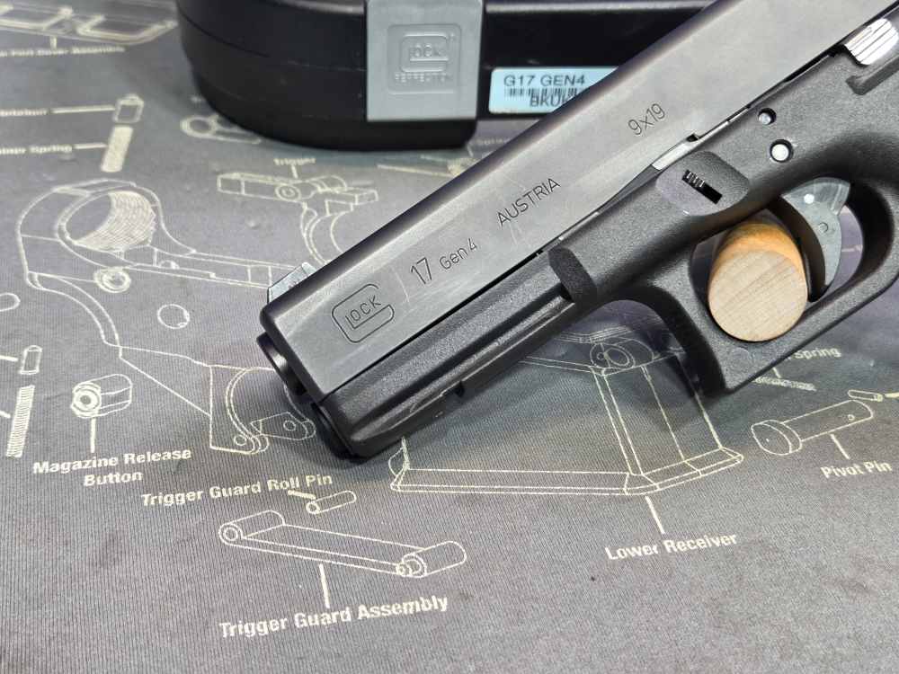 Blue Label Glock 17 Gen 4 9mm Semi-Automatic Pistol 17 Round-img-1