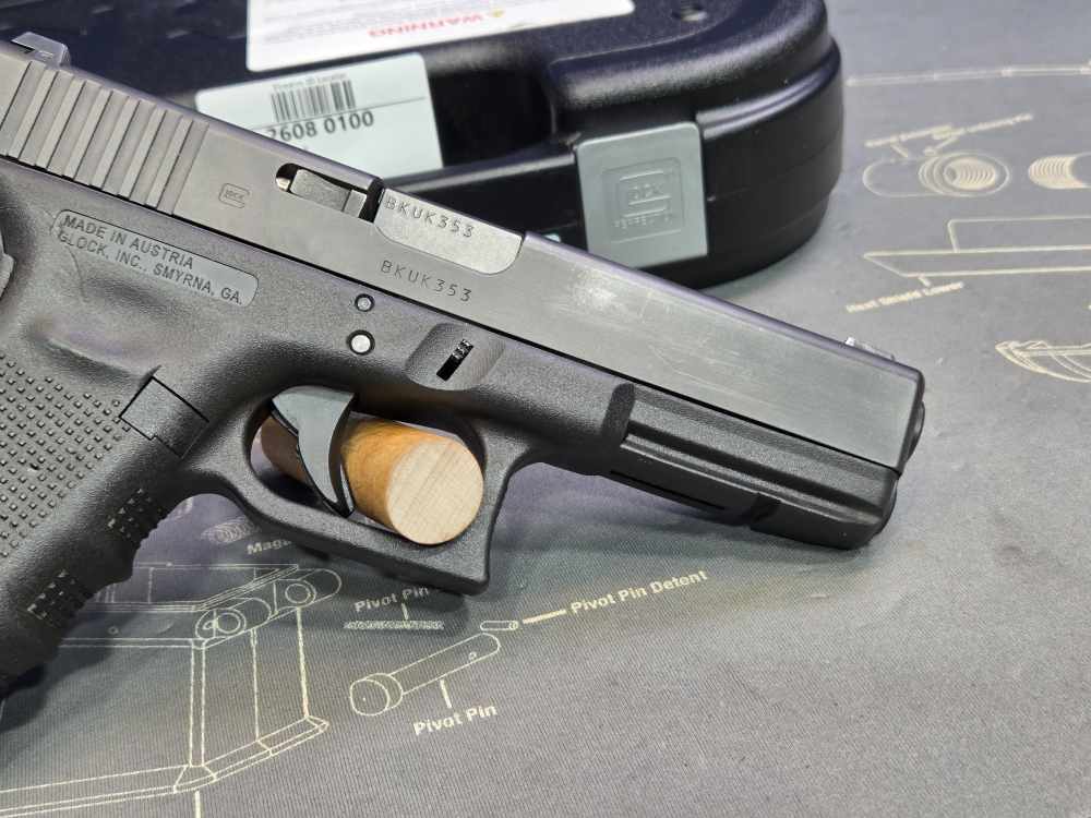Blue Label Glock 17 Gen 4 9mm Semi-Automatic Pistol 17 Round-img-9