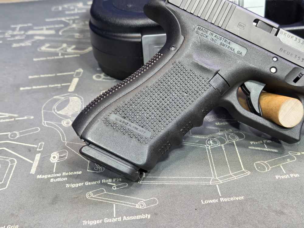 Blue Label Glock 17 Gen 4 9mm Semi-Automatic Pistol 17 Round-img-7