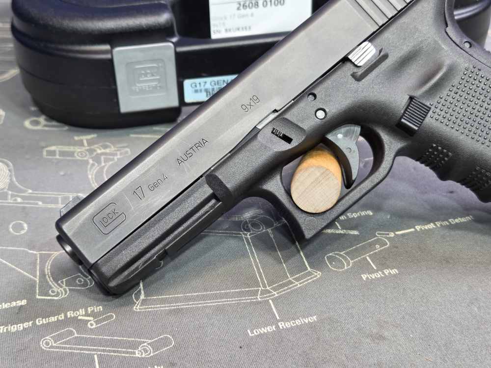Blue Label Glock 17 Gen 4 9mm Semi-Automatic Pistol 17 Round-img-5