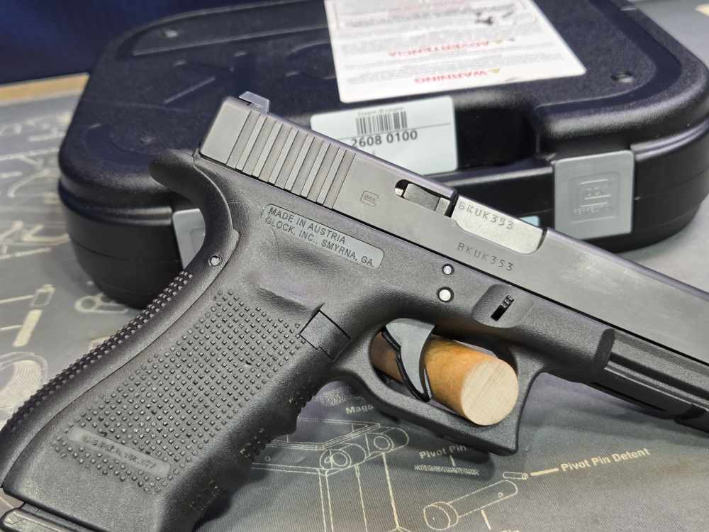 Blue Label Glock 17 Gen 4 9mm Semi-Automatic Pistol 17 Round-img-8