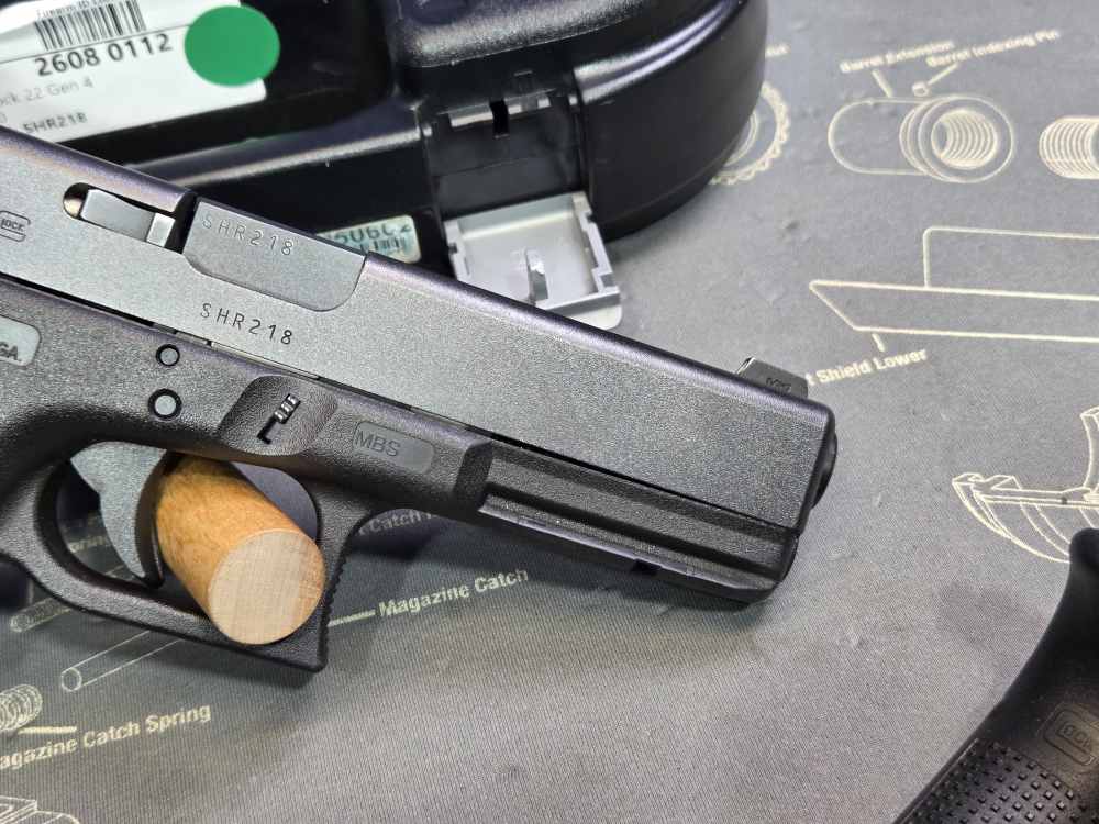 Blue Label Glock 22 Gen 4 .40 S&W Semi-Automatic Pistol 15 Round-img-7