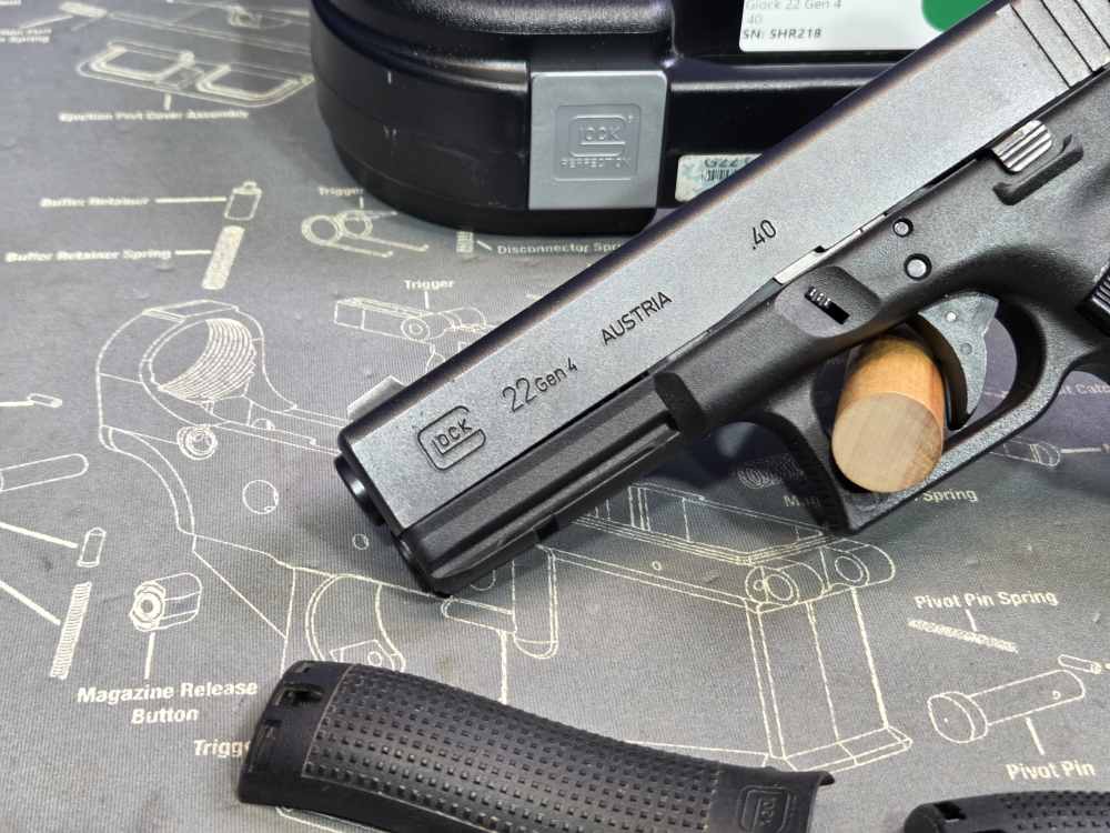 Blue Label Glock 22 Gen 4 .40 S&W Semi-Automatic Pistol 15 Round-img-1