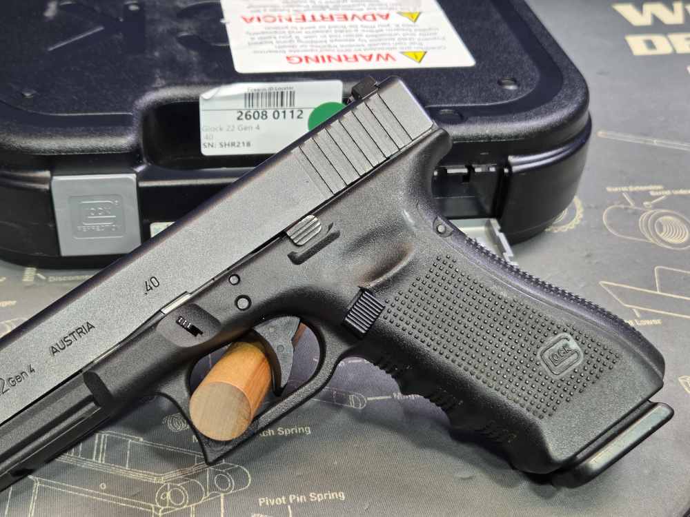 Blue Label Glock 22 Gen 4 .40 S&W Semi-Automatic Pistol 15 Round-img-2